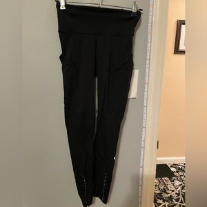 Black lulu lemon leggings with pockets